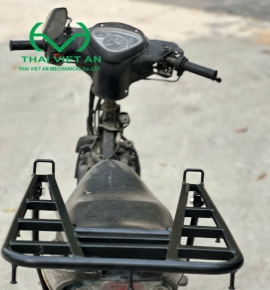 BA GA  CHỞ HÀNG JUPITER V ĐỂ TRÊN ĐỔ XĂNG